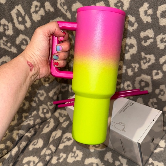 New Simple Modern 40oz TREK Tumbler in Rodeo Drive 😍 - Picture 17 of 17